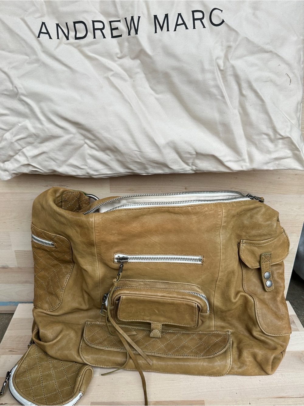 Vtg Andrew Marc Caramel Tan Leather Messenger Tote with Multiple Zip Pockets